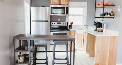 Newly Renovated Cottage on Oak Orchard Creek