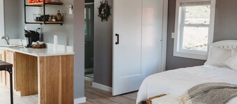 Newly Renovated Cottage on Oak Orchard Creek