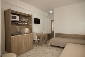 Familielejlighed - 1 soveværelse - hawaiiansk terrasse | Privat tekøkken | Minikøleskab, mikrobølgeovn, kogeplade, køkkentøj/tallerkener/redskaber