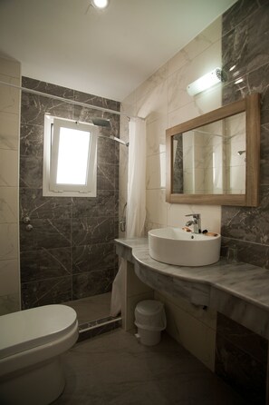 Family Apartment, 1 Bedroom, Lanai | Bathroom | Hair dryer, towels - Ocean Analipsis Apartments (Hersonissos)