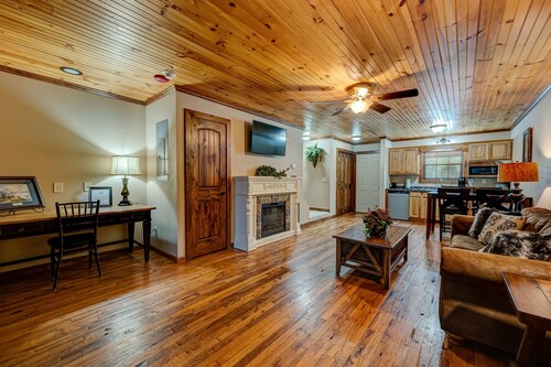 Beautiful Townhome at Willow Creek Falls Lodge