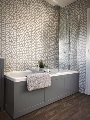House, Multiple Beds | Bathroom | Combined shower/tub, deep soaking tub, hair dryer, towels