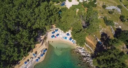 Gorgeous home in Nerezine with WiFi