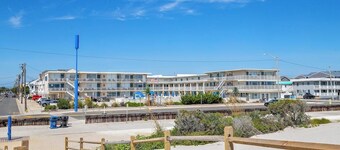  Oceanview 1 Bedroom Condo steps from the beach with pool!