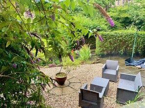 Terrace/patio - Meadows Sanctuary-Perfect base for exploring Edinburgh, private  garden (Edinburgh)