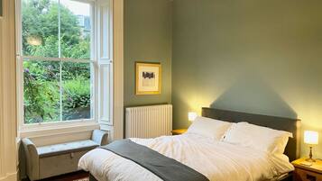 3 chambres, bureau, fer et planche Ă repasser, lit parapluie