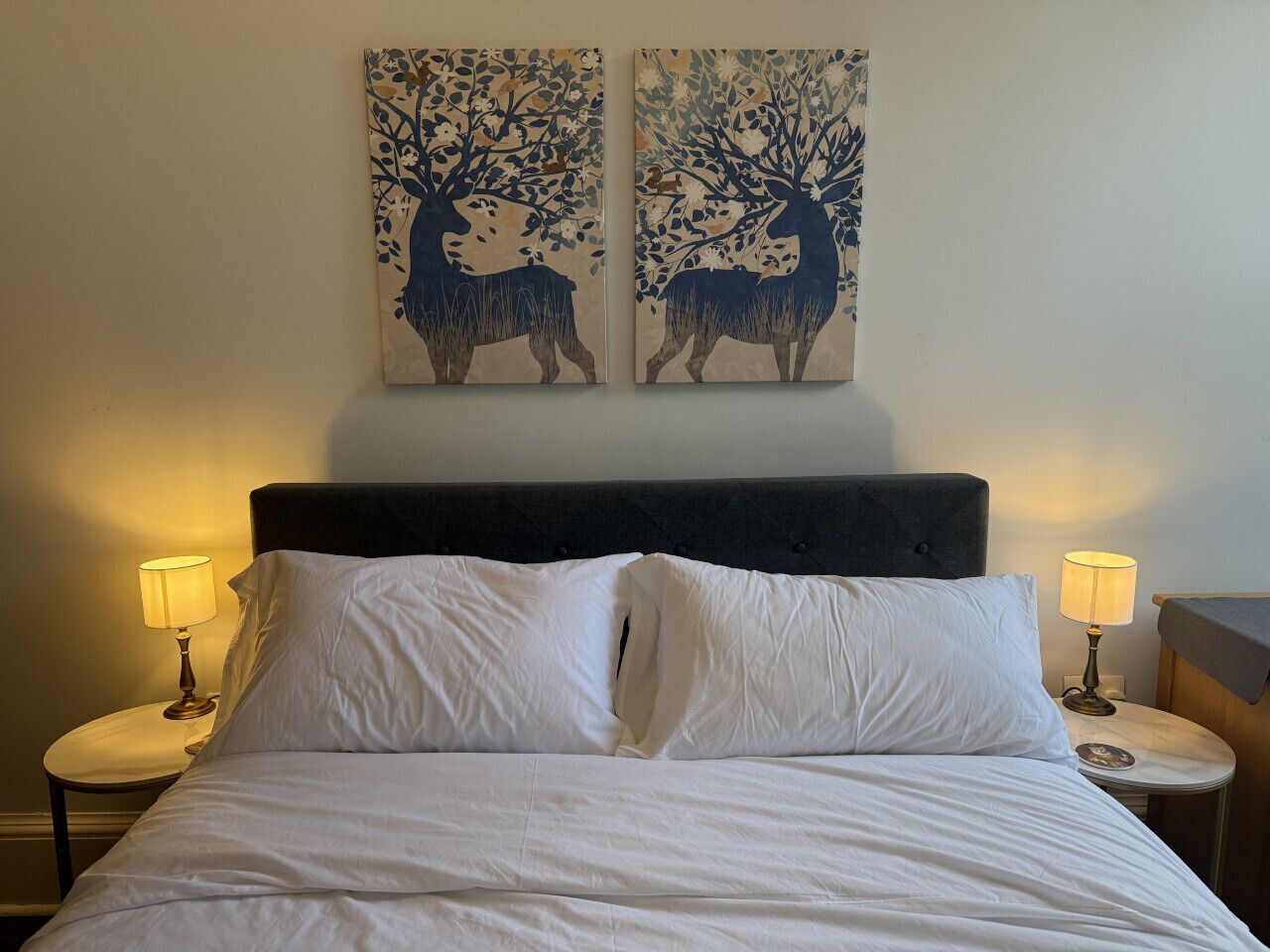 3 chambres, bureau, fer et planche à repasser, lit parapluie