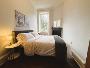 3 bedrooms, desk, iron/ironing board, travel cot