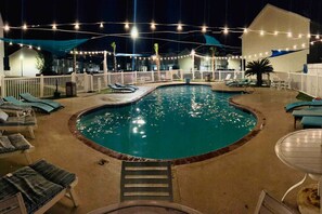 Pool - 3BR 3Bath Home Walking Distance of the Beach (Gulfport)