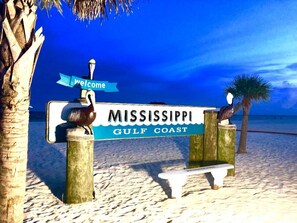 Beach nearby - 3BR 3Bath Home Walking Distance of the Beach (Gulfport)