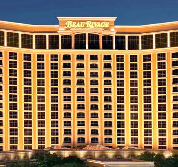 Exterior - 3BR 3Bath Home Walking Distance of the Beach (Gulfport)