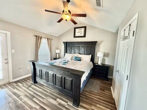 3 bedrooms, desk, iron/ironing board, travel cot