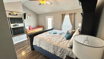 3 bedrooms, desk, iron/ironing board, travel crib