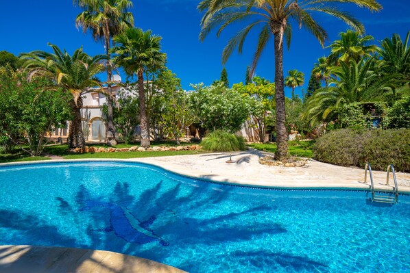 Indoor pool, outdoor pool