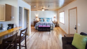 Interior - Charming Cottage at Willow Creek Falls & Vineyard in Blue Ridge, GA (Blue Ridge)