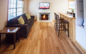 Interior - Charming Cottage at Willow Creek Falls & Vineyard in Blue Ridge, GA (Blue Ridge)