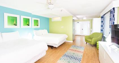 Best of Delaware - Two QUEEN Beds - Pet Friendly-Walk to Beach-Pool-Hot tub