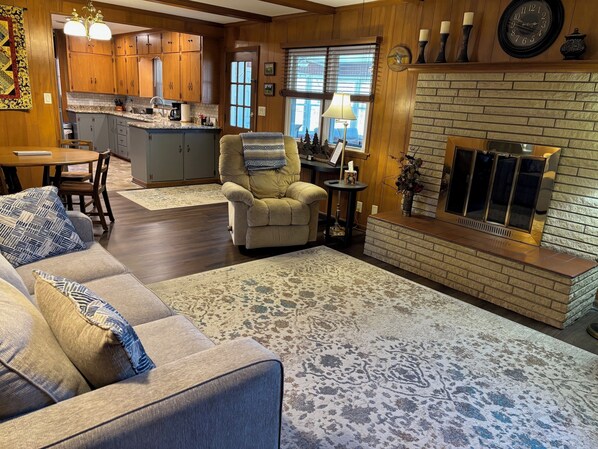 Smart-TV, peis og bøker