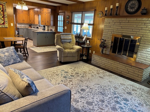 Spacious, Remodeled, in a Quiet Family Oriented Neighborhood