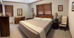 4 chambres, bureau, fer et planche à repasser, accès au Wi-Fi (inclus)