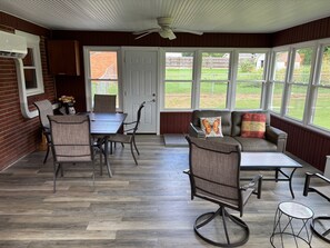 Dining - Spacious, Remodeled, in a Quiet Family Oriented Neighborhood (Ponca City)