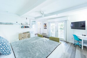 1 bedroom, desk, iron/ironing board, travel cot - Rehoboth Beach pet friendly hot tub Canalside Inn (Rehoboth Beach)