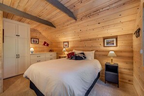 4 bedrooms, iron/ironing board, free WiFi, bed sheets - Cedar Retreat in Tahoe City - Hot Tub -close to town (Tahoe City)