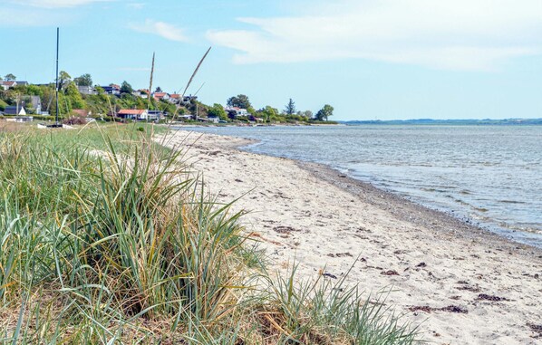 Beach nearby - Beautiful home in Egå with WiFi (Egå)