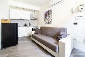 Living area - GuestHost - APT comfortable, 1km from M3 Affori and Ferrovia! (Milano)