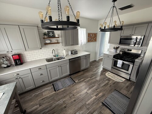 Charlevoix 1882 Historic Farmhouse / Pontoon Rental / 5 BR / Driveway / Sleep 12