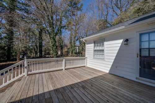 Spacious 8 Bed Home Near North Hills, DT, Airport