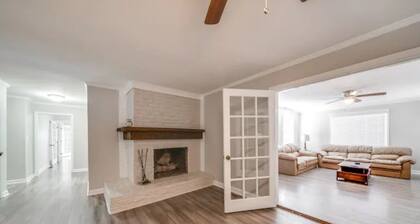 Spacious 8 Bed Home Near North Hills, DT, Airport