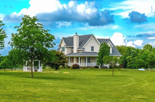 Where the Missouri sky wakes up first.  Peaceful mornings you’ll never forget.