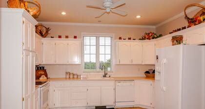 Large Spacious Beautiful Country Home