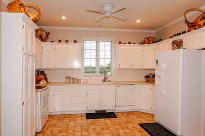 Large Spacious Beautiful Country Home