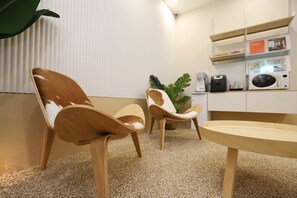 Lobby sitting area - Chuncheon Sonamu Hotel (Chuncheon)