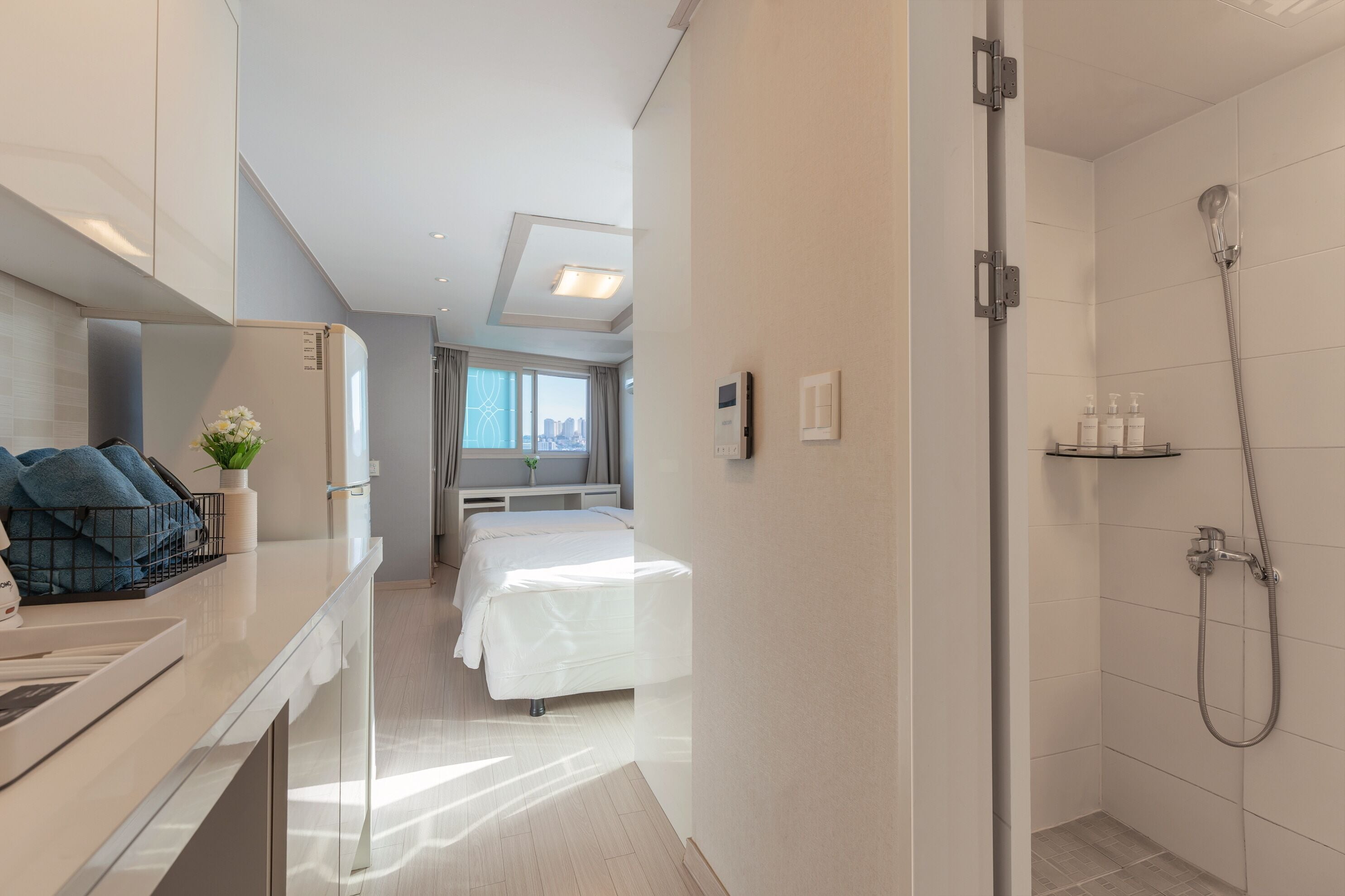 Family Double Room | Desk, laptop workspace, soundproofing