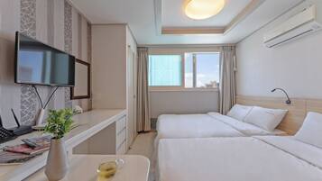 Tvåbäddsrum Deluxe | Skrivbord, arbetsyta för laptop och ljudisolering