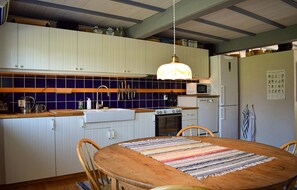 Fridge, microwave, oven, stovetop - Lovely home in Lammhult with WiFi (Lammhult)
