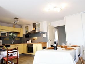 Réfrigérateur, micro-ondes, four, lave-vaisselle