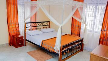 4 quartos, ferros/tábuas de passar roupa, Wi-Fi, roupa de cama