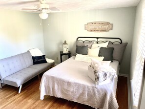 4 bedrooms, WiFi, bed sheets