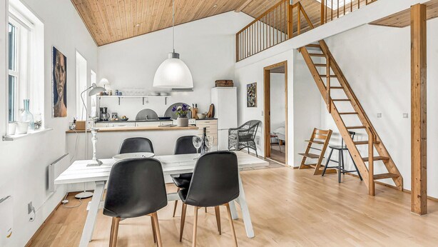 A modern kitchen with a dining area, wooden staircase, and a loft bedroom. - Gorgeous home in Sydals with WiFi (Sydals)