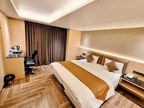 Habitación ejecutiva con 1 cama matrimonial o 2 individuales | Escritorio y wifi gratis