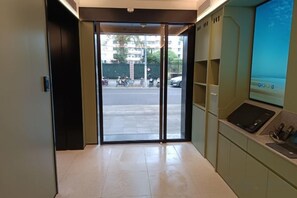 Ảnh chưa phân loại, 3 trong số 17 ảnh, nút