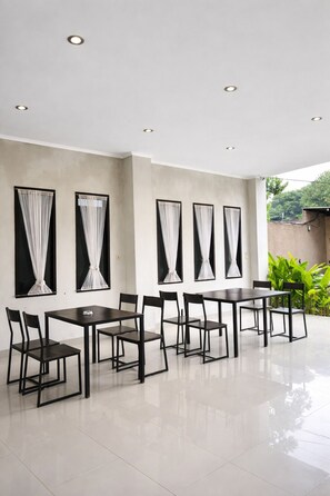 Lobby sitting area - Grand Kuta Hotel (Kuta)