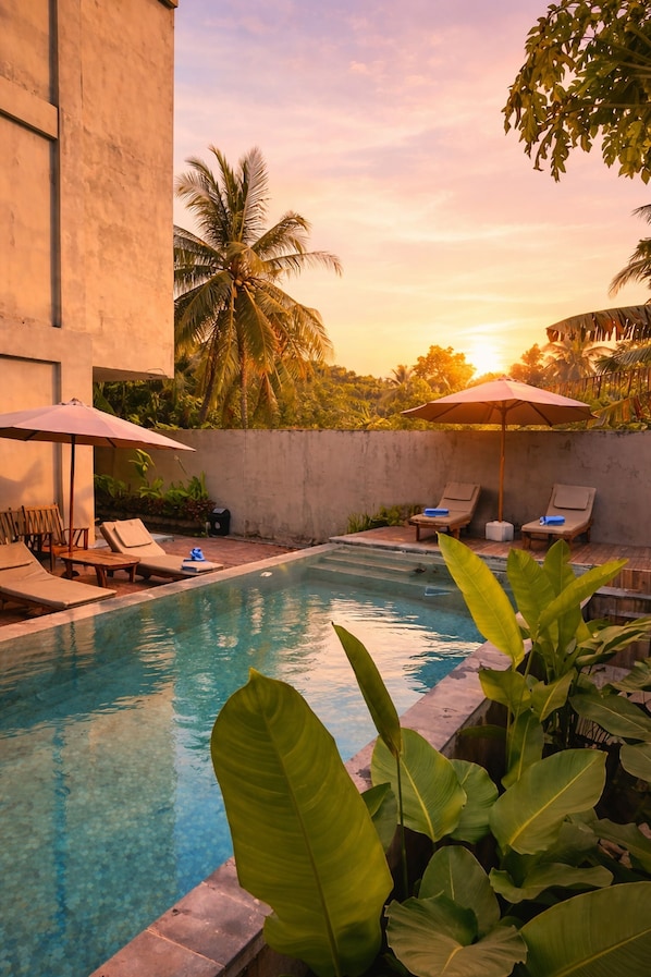 Outdoor pool - Grand Kuta Hotel (Kuta)