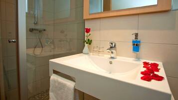 Hårtørrer, håndklæder