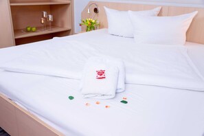 1 bedroom, WiFi, bed sheets, wheelchair access - Hotel Müritzperle Object-ID 122381 - Double room (Waren (Müritz))