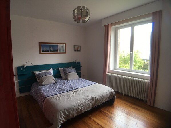 4 habitaciones, tabla de planchar con plancha y wifi gratis 